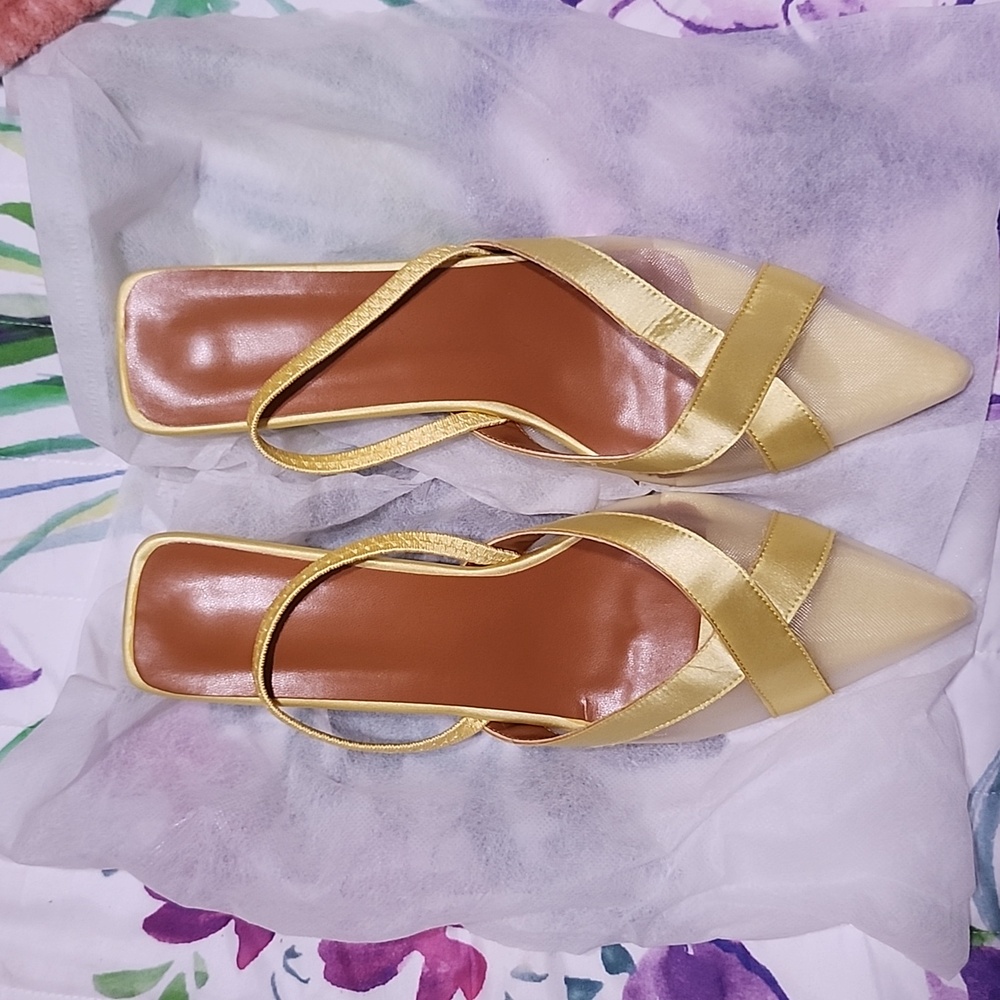 **SOLD**Pastel Yellow New Kitten Heels